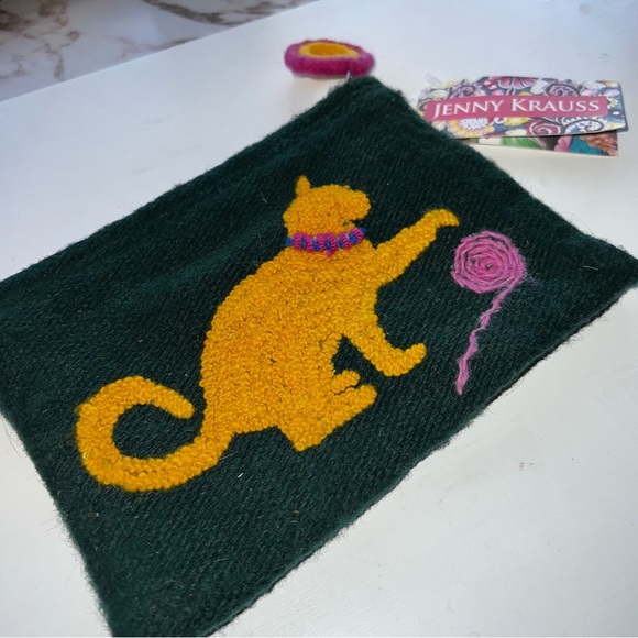 Jenny Krauss Cat with Yarn Ball Zip Up Clutch Pouch Green Yellow and Pink NWT - Picture 1 of 8